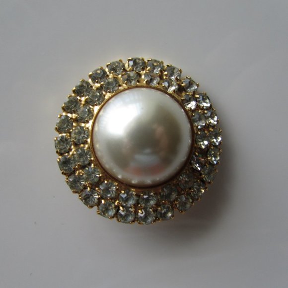 Vintage White Pearl and White Crystals Round Pin Brooch - Picture 1 of 12